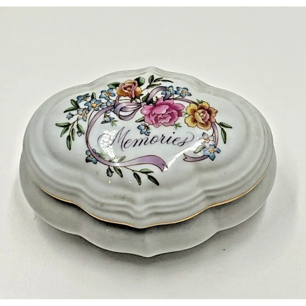 Avon‎ Memories Are For Sharing Porcelain Music Box 1983 Floral